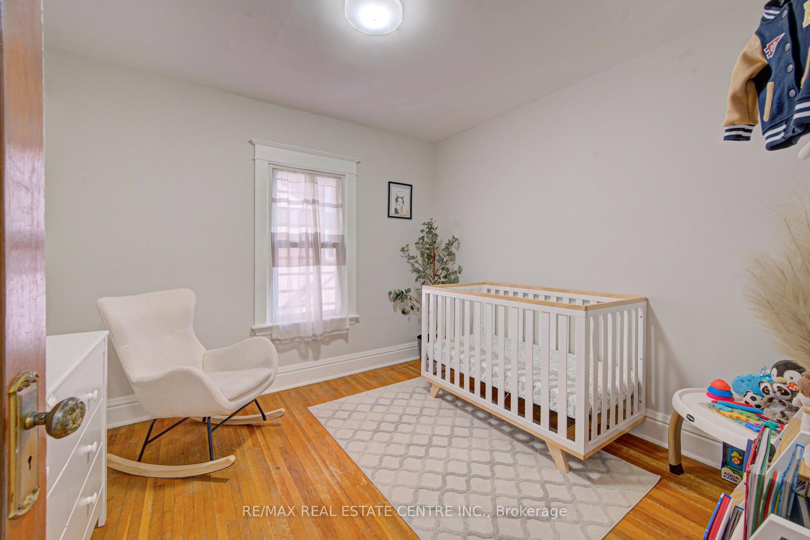 Detached House for sale at 54 Belmont Avenue, Hamilton, Ontario, L8L 7M1 - Crown Point - MLS: X12986516