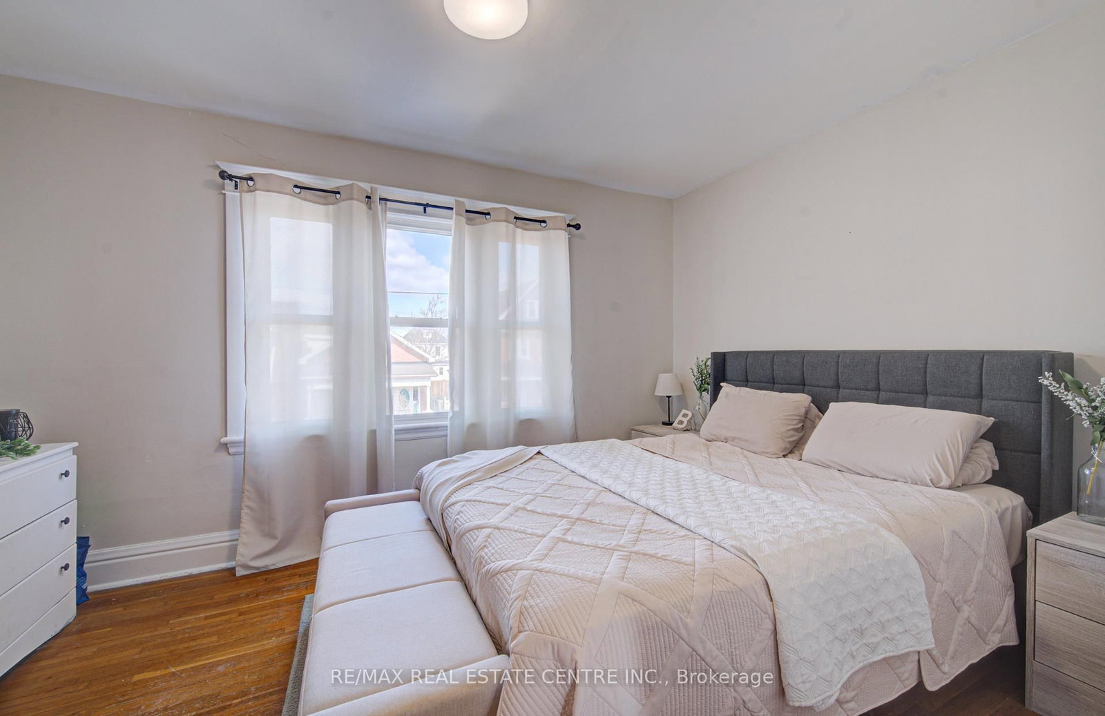 Detached House for sale at 54 Belmont Avenue, Hamilton, Ontario, L8L 7M1 - Crown Point - MLS: X12986516