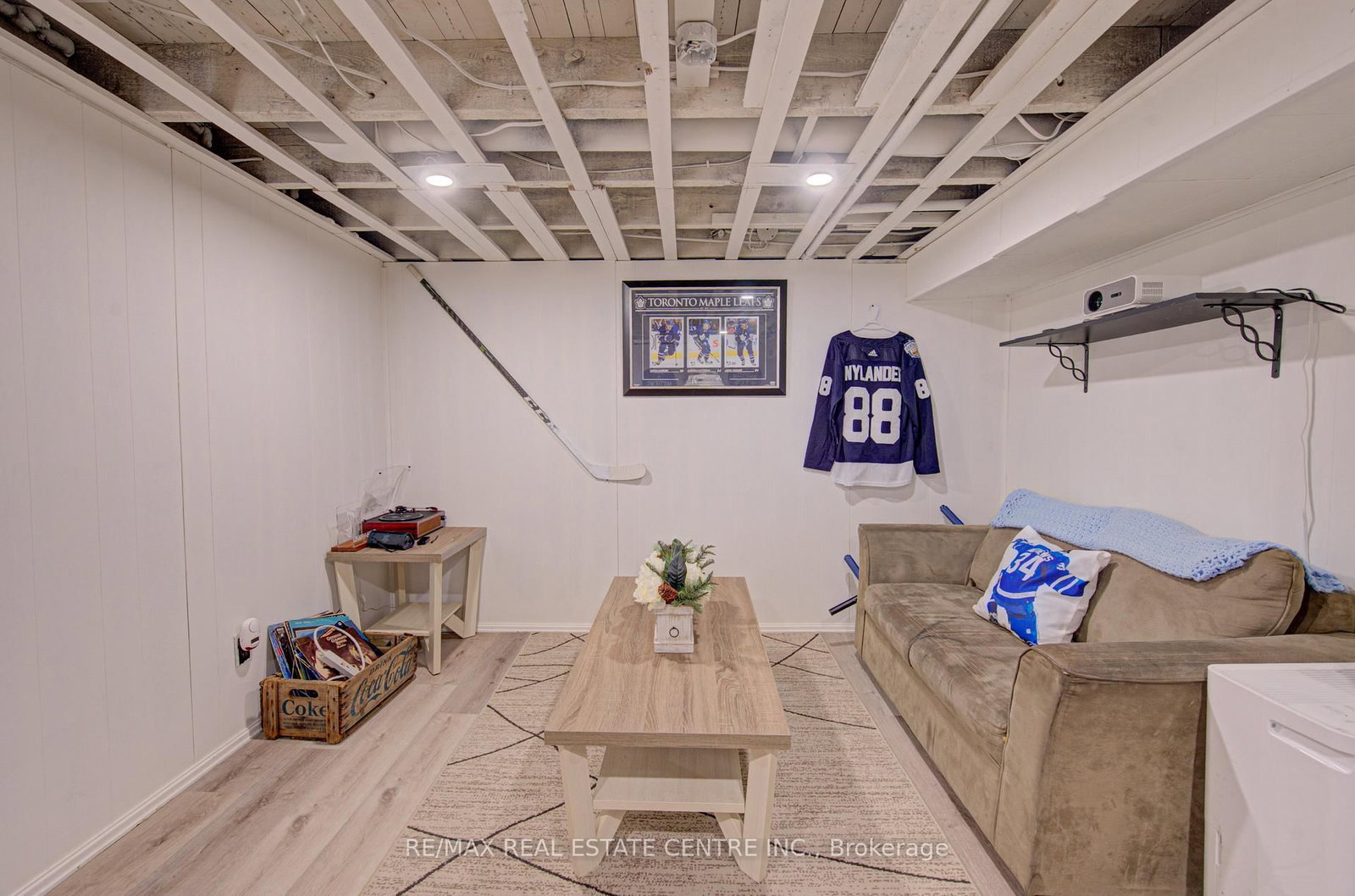 Detached House for sale at 54 Belmont Avenue, Hamilton, Ontario, L8L 7M1 - Crown Point - MLS: X12986516