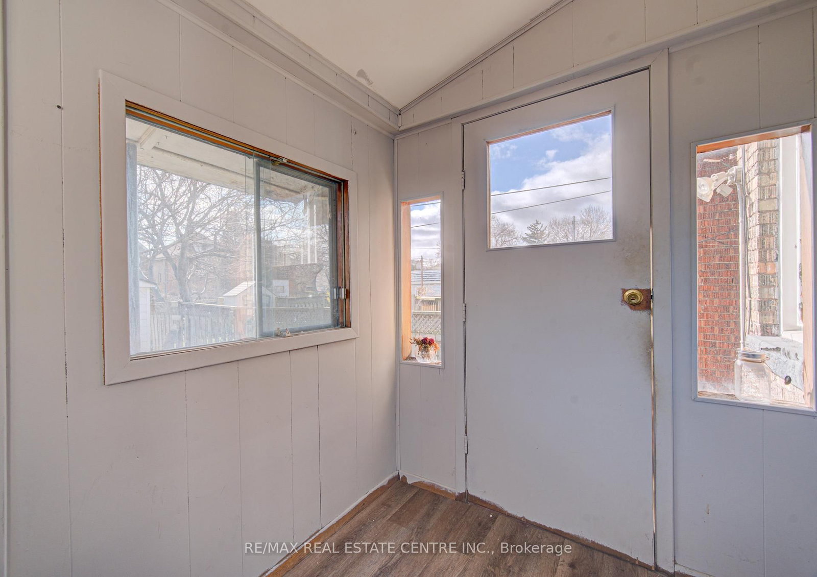 Detached House for sale at 54 Belmont Avenue, Hamilton, Ontario, L8L 7M1 - Crown Point - MLS: X12986516