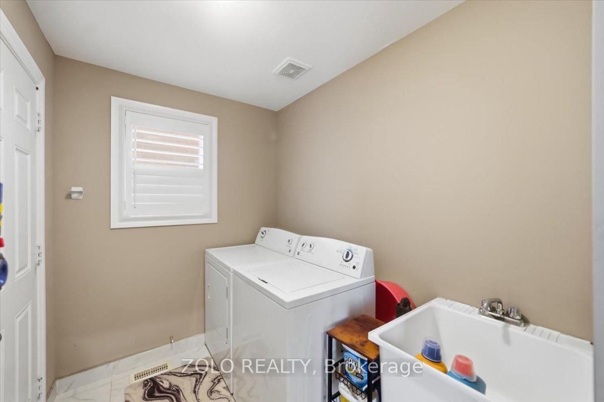 52 Claxton Crescent - Photo 16