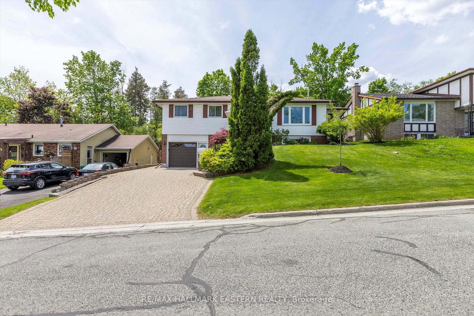 Detached House for sale at 959 Golfview Road, Peterborough, Ontario, K9J 7W2 - Otonabee Ward 1 - MLS: X12986732