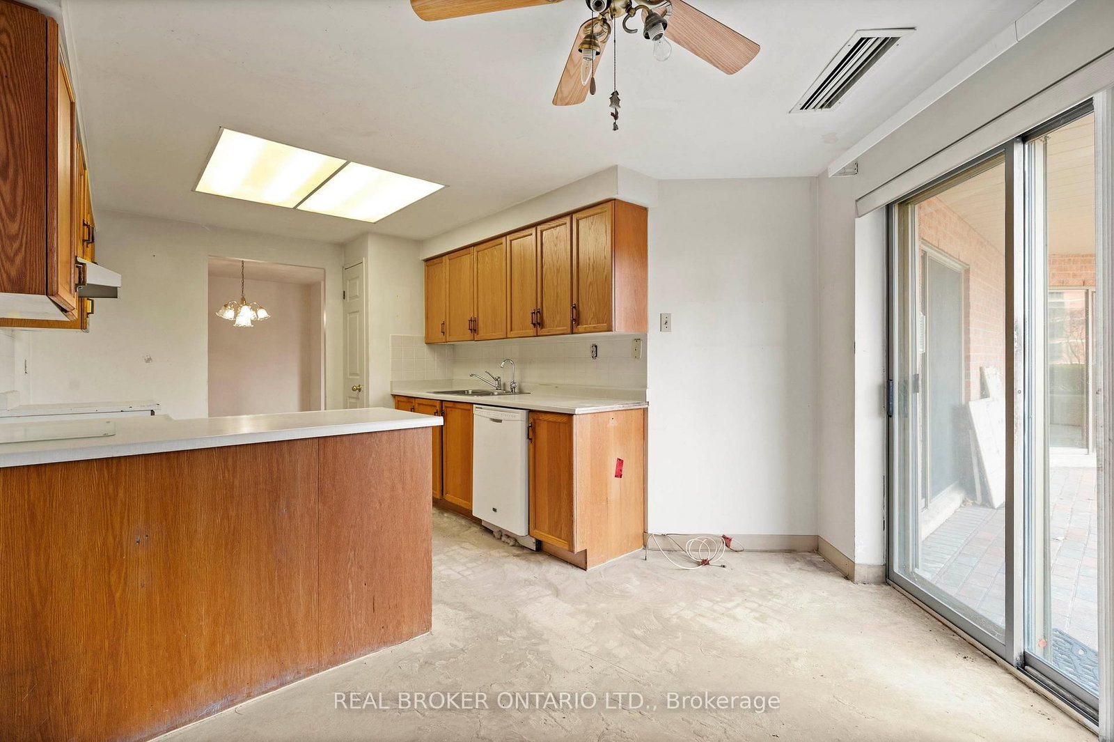 265 Westcourt Place, Unit 101 - Photo 14