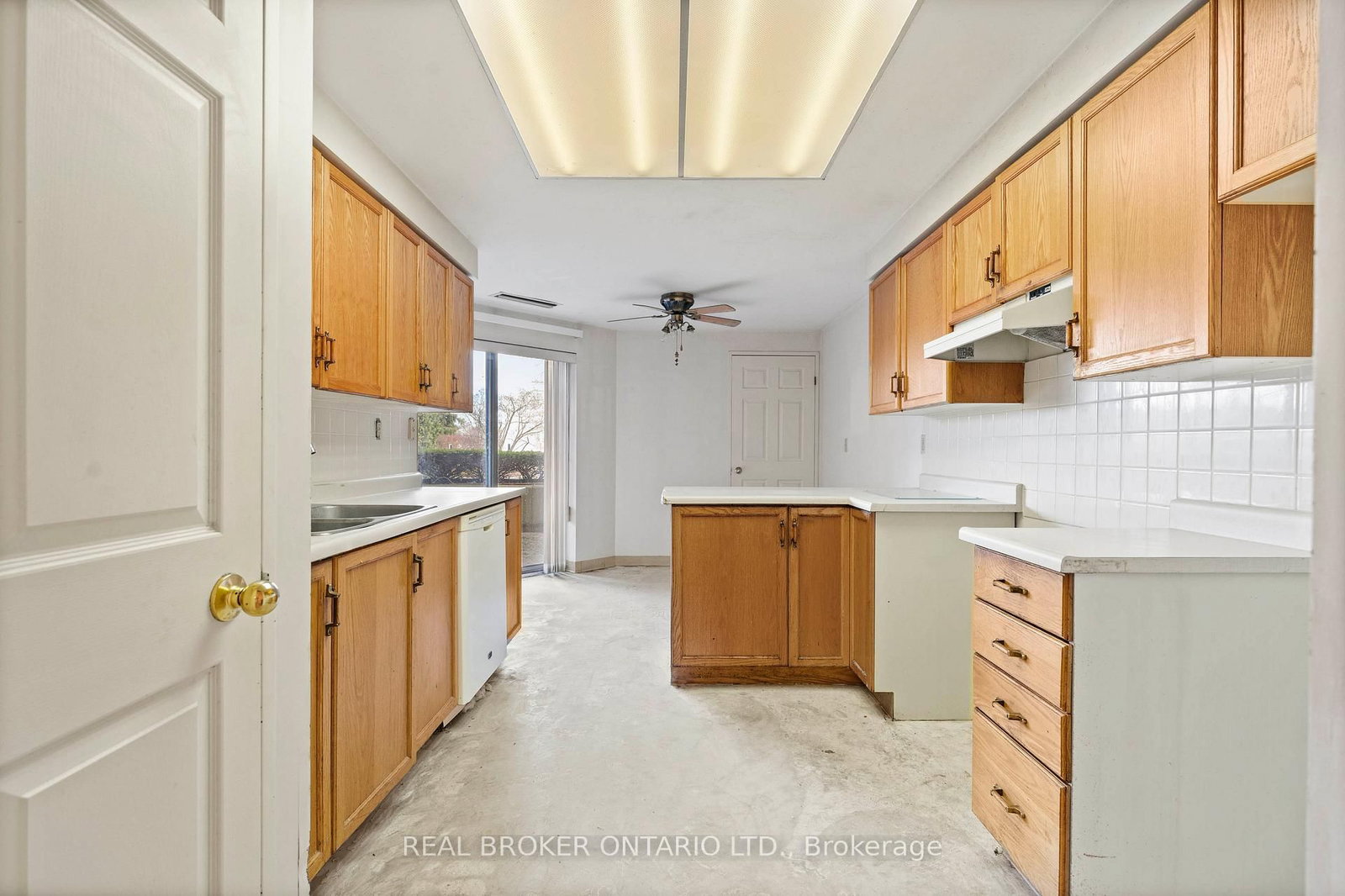 265 Westcourt Place, Unit 101 - Photo 8