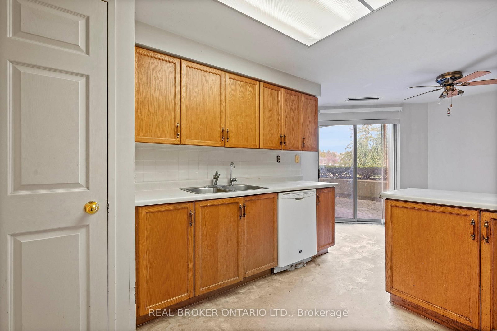 265 Westcourt Place, Unit 101 - Photo 9