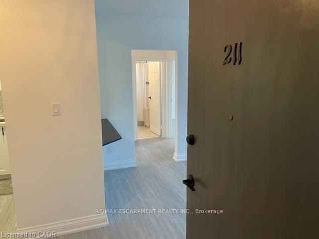 211 - 37 MERICOURT Road