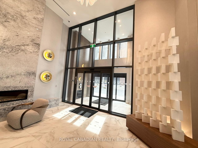 418 - 75 James Street S