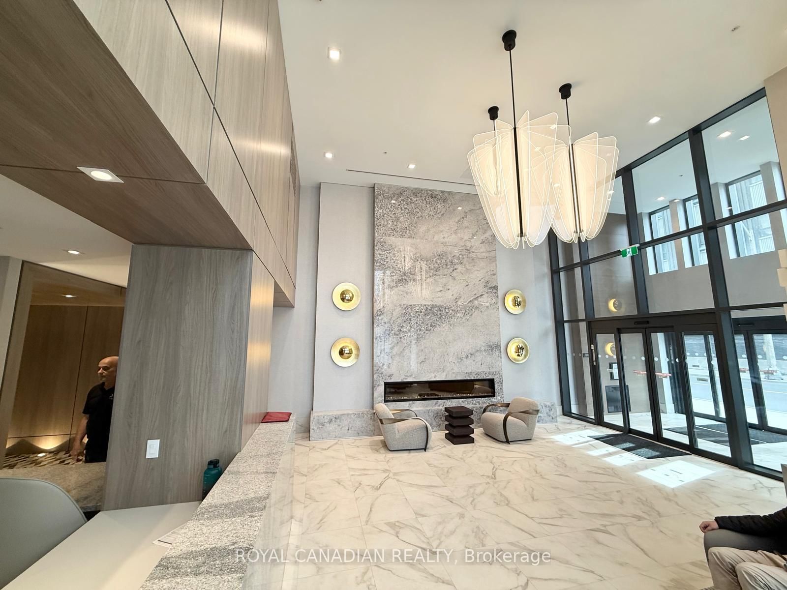 75 James Street S, Unit 418 - Photo 3