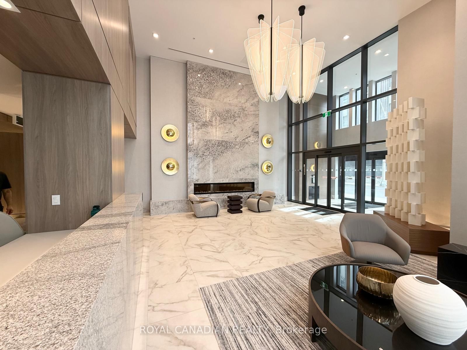 75 James Street S, Unit 418 - Photo 4