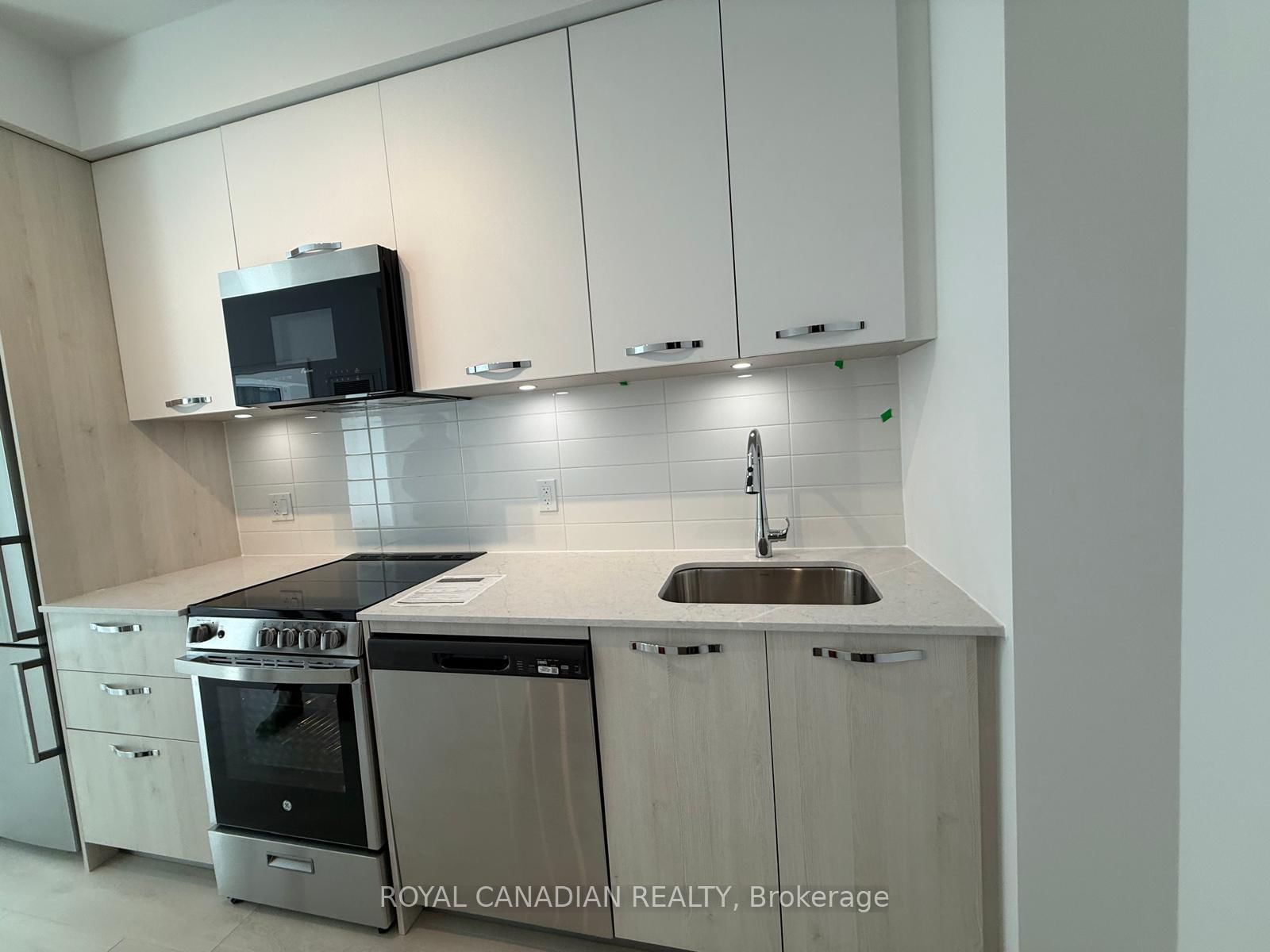 75 James Street S, Unit 418 - Photo 8