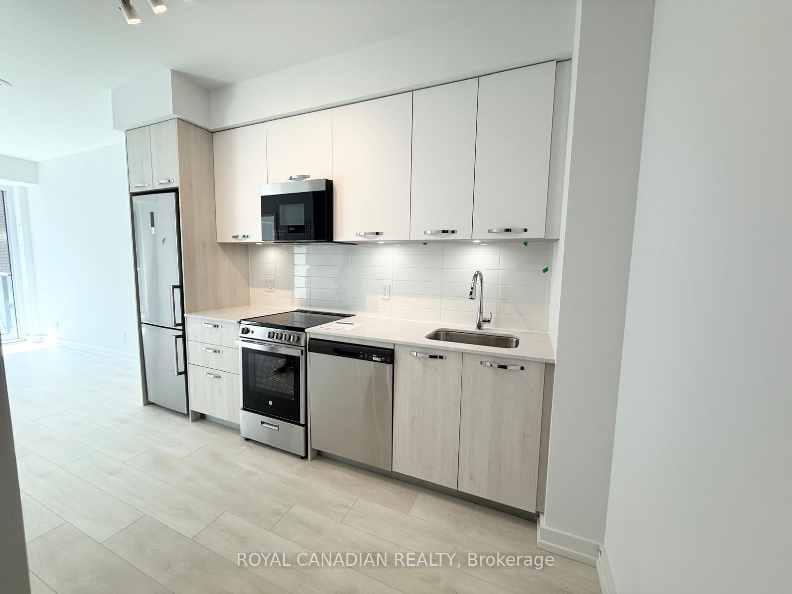 75 James Street S, Unit 418 - Photo 9