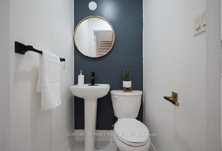 Detached House for lease at 195 Sherman Avenue, Hamilton, Ontario, L8L 6M8 - Gibson - MLS: X12986938