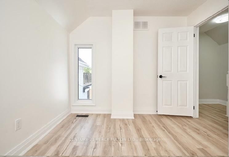 Detached House for lease at 195 Sherman Avenue, Hamilton, Ontario, L8L 6M8 - Gibson - MLS: X12986938