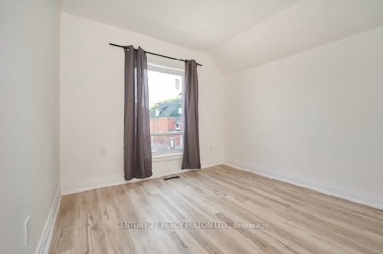 Detached House for lease at 195 Sherman Avenue, Hamilton, Ontario, L8L 6M8 - Gibson - MLS: X12986938