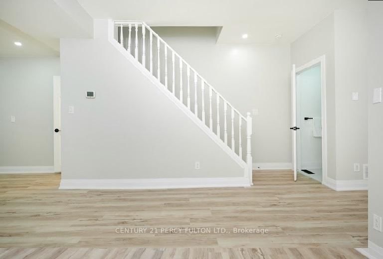 Detached House for lease at 195 Sherman Avenue, Hamilton, Ontario, L8L 6M8 - Gibson - MLS: X12986938