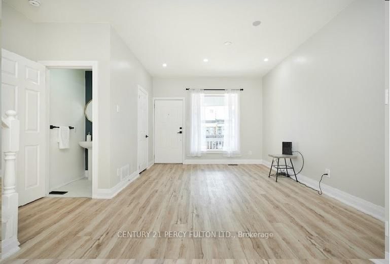 Detached House for lease at 195 Sherman Avenue, Hamilton, Ontario, L8L 6M8 - Gibson - MLS: X12986938