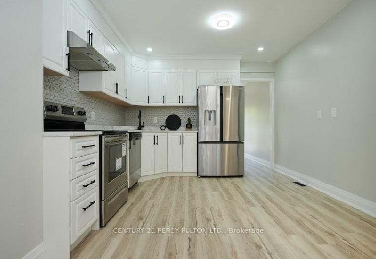 Detached House for lease at 195 Sherman Avenue, Hamilton, Ontario, L8L 6M8 - Gibson - MLS: X12986938