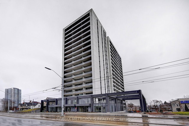 909 - 741 KING Street W