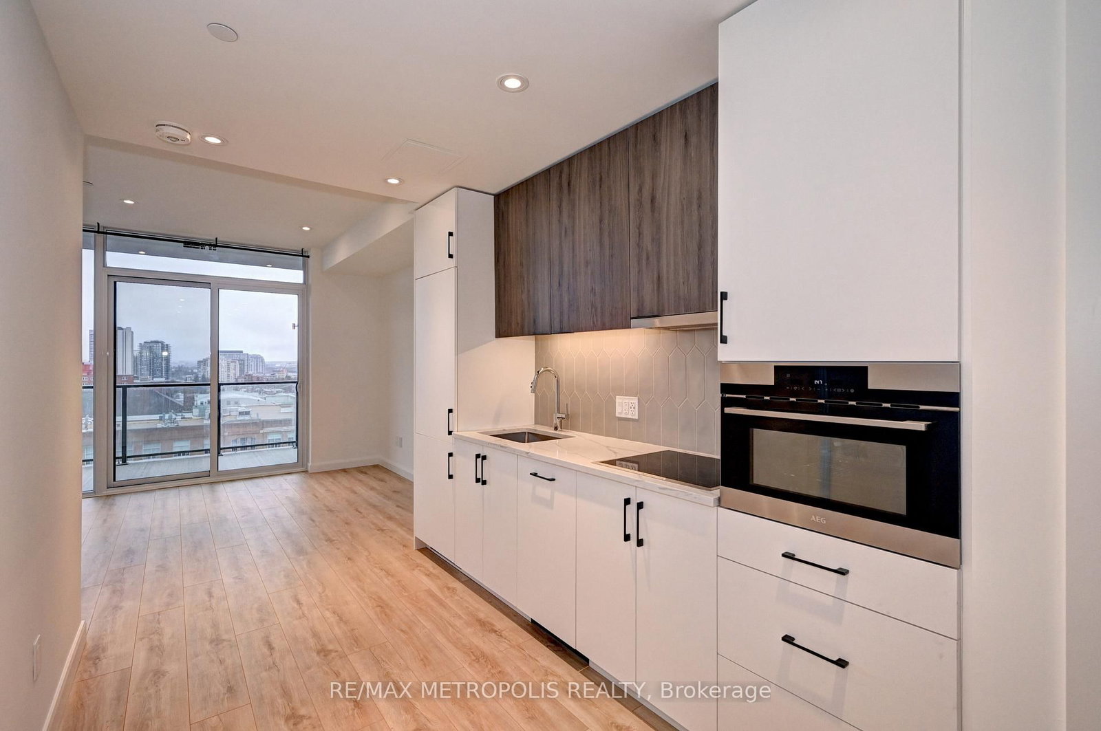 741 KING Street W, Unit 909 - Photo 12