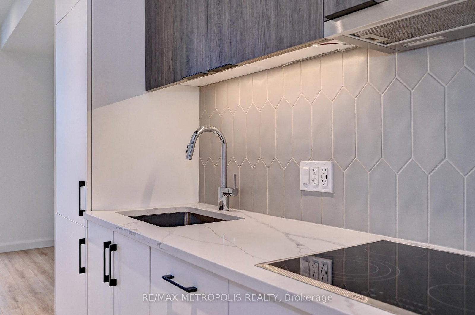 741 KING Street W, Unit 909 - Photo 13