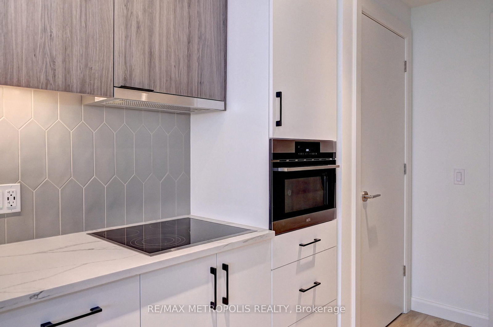 741 KING Street W, Unit 909 - Photo 14