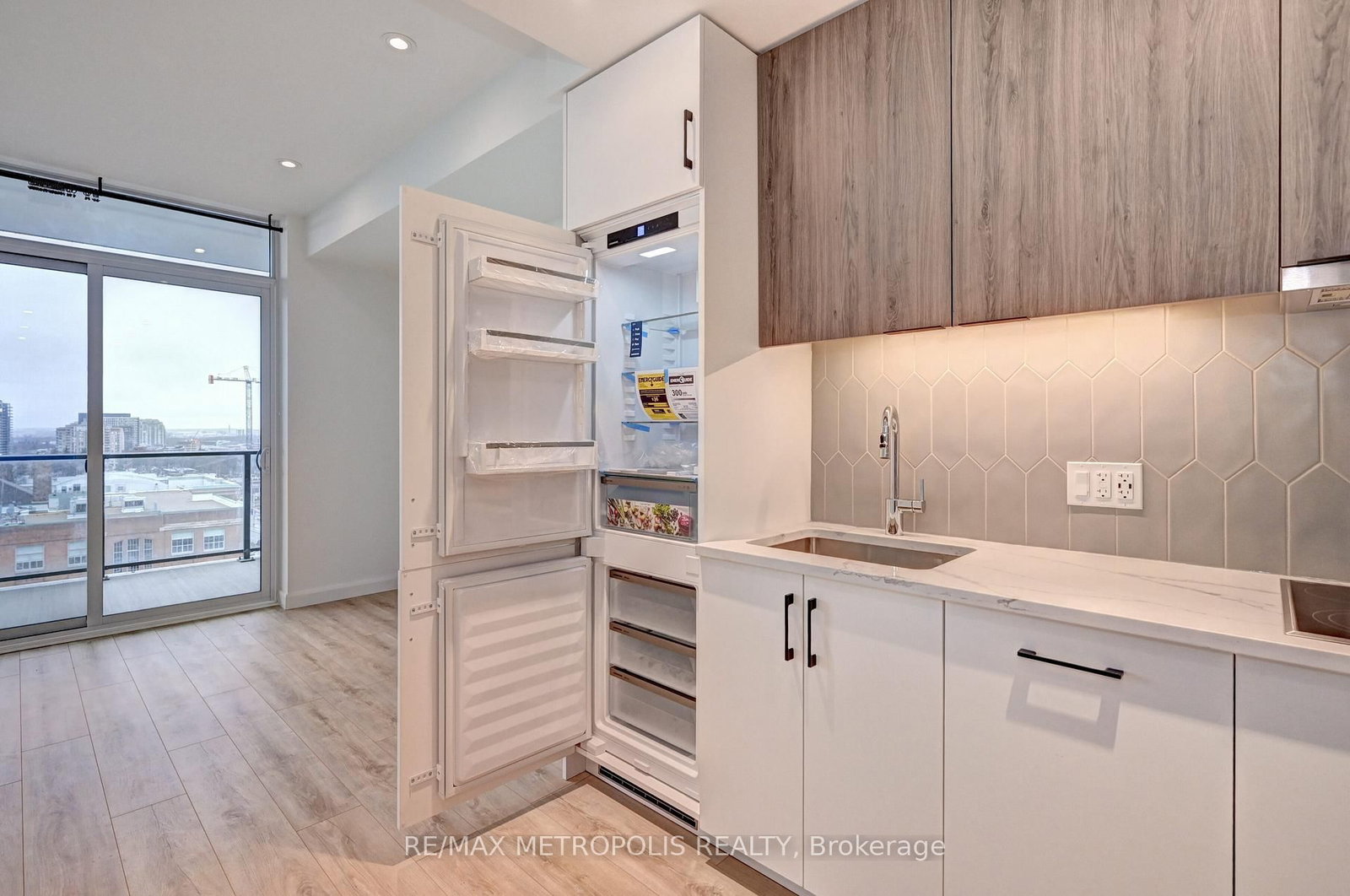 741 KING Street W, Unit 909 - Photo 15