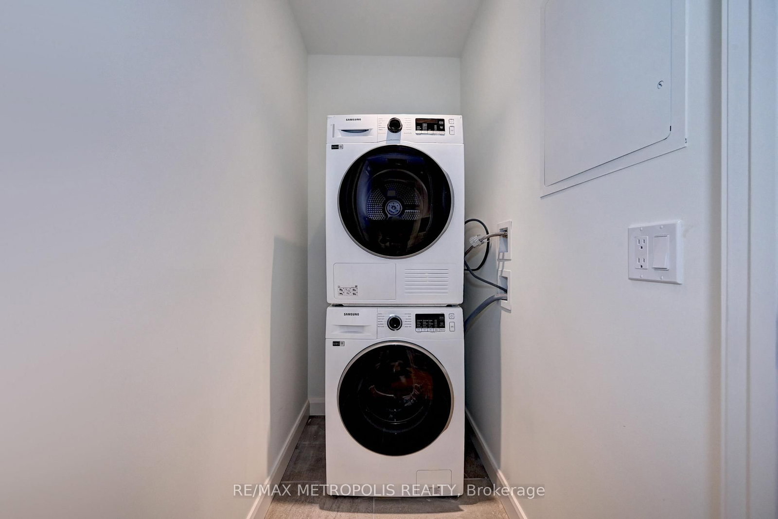 741 KING Street W, Unit 909 - Photo 16