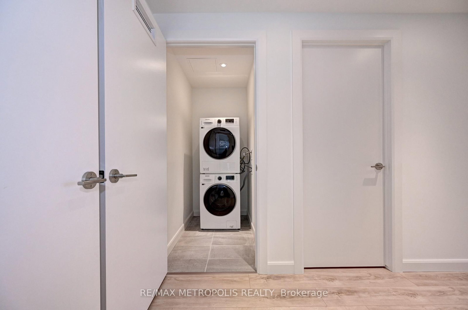 741 KING Street W, Unit 909 - Photo 17