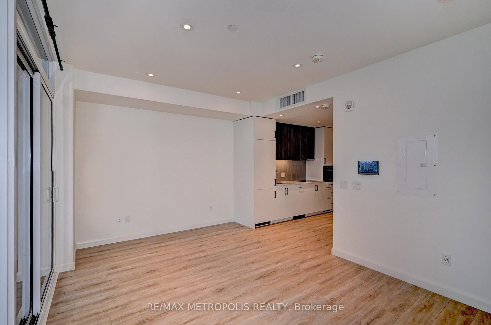 741 KING Street W, Unit 909 - Photo 24