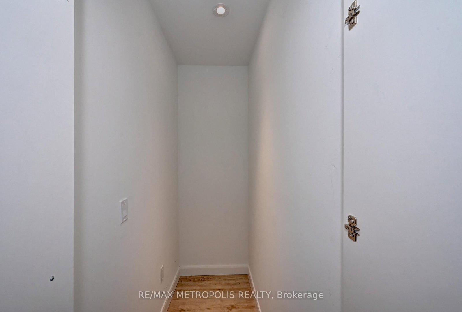 741 KING Street W, Unit 909 - Photo 29