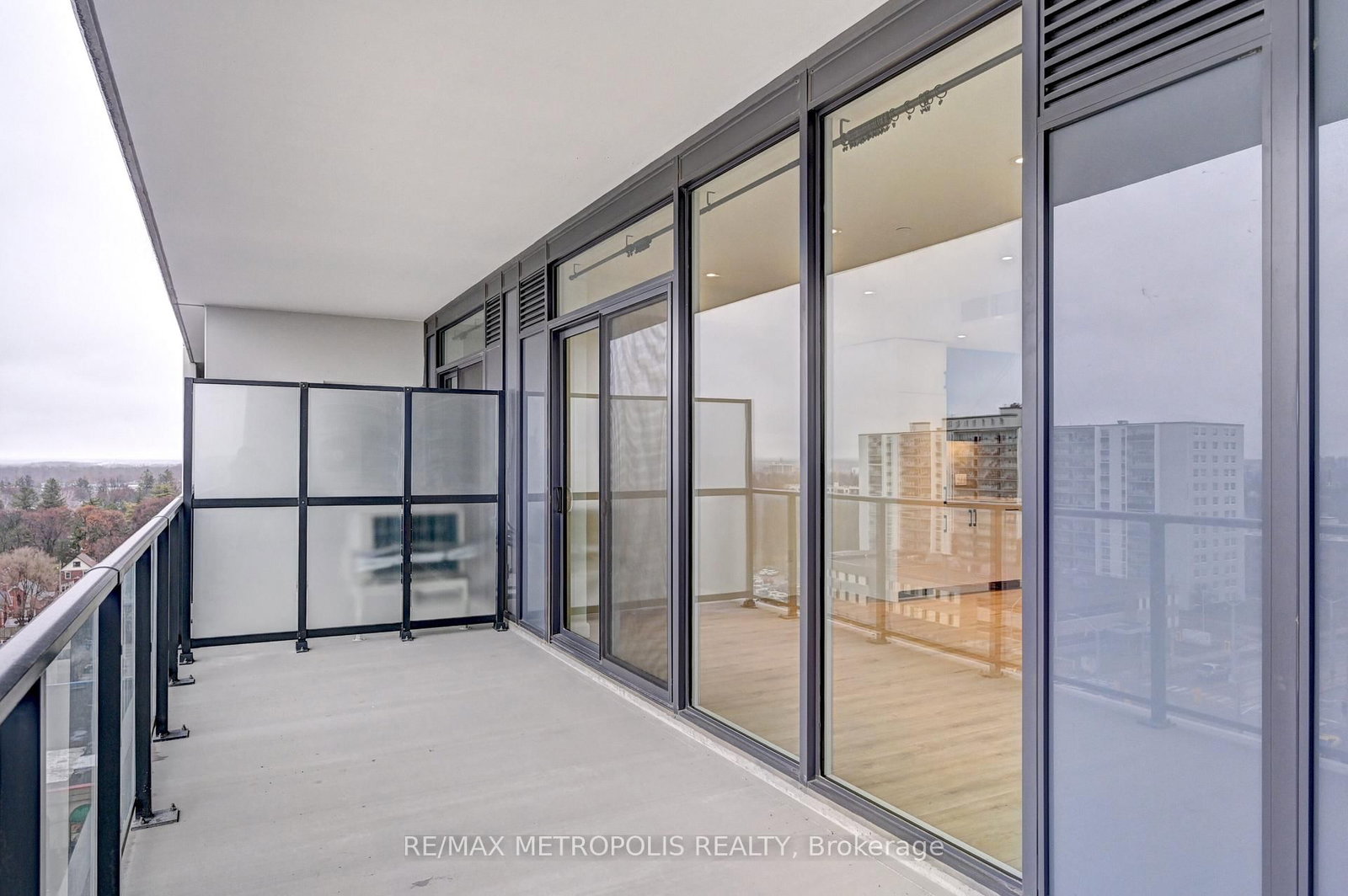 741 KING Street W, Unit 909 - Photo 32