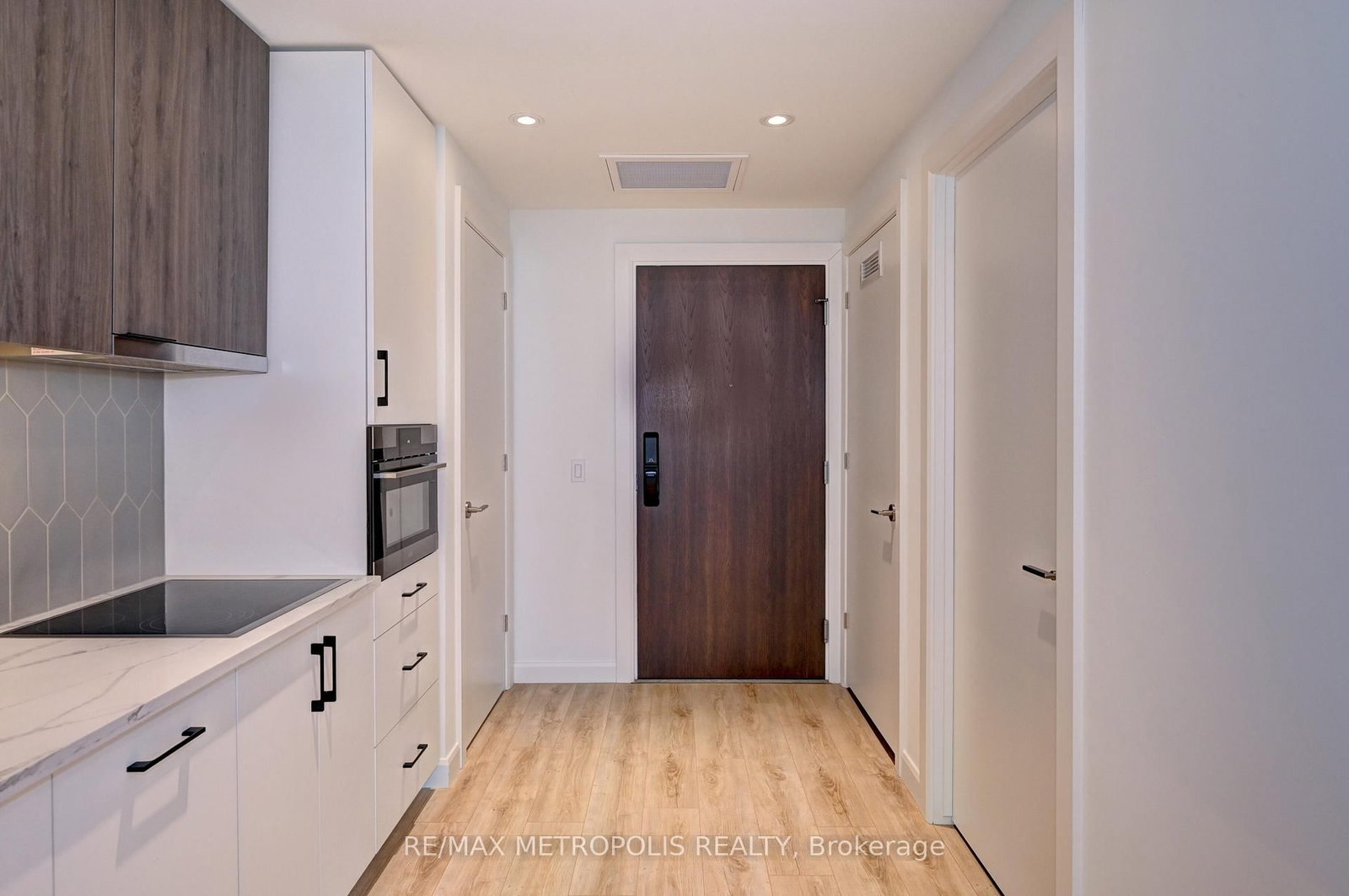 741 KING Street W, Unit 909 - Photo 8