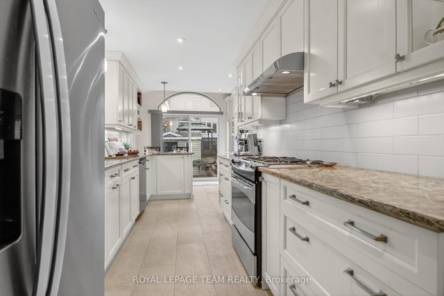 210 Hunterbrook Street N