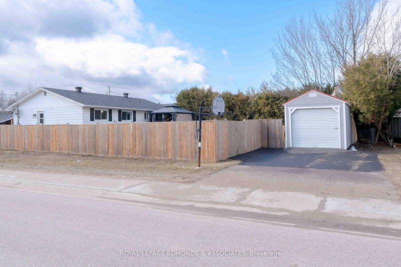 22 John St, Petawawa, K8H 1S4 | Image 2