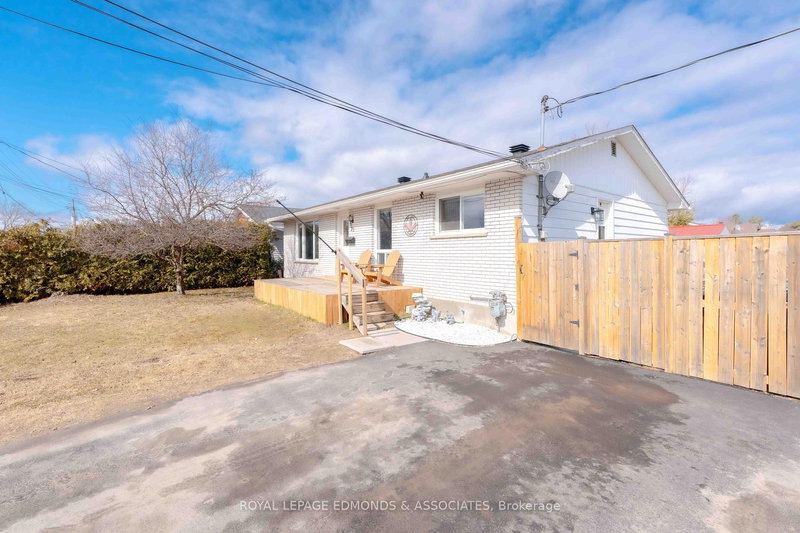 22 John St, Petawawa, K8H 1S4 | Image 3