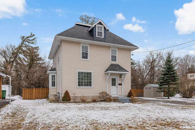 home for sale on 615 Moffat Street