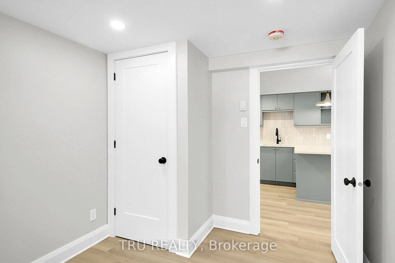 2643 Don Street, Unit B - Photo 3