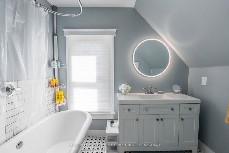 224 Vidal St S, Sarnia, N7T 2T7 | Image 2