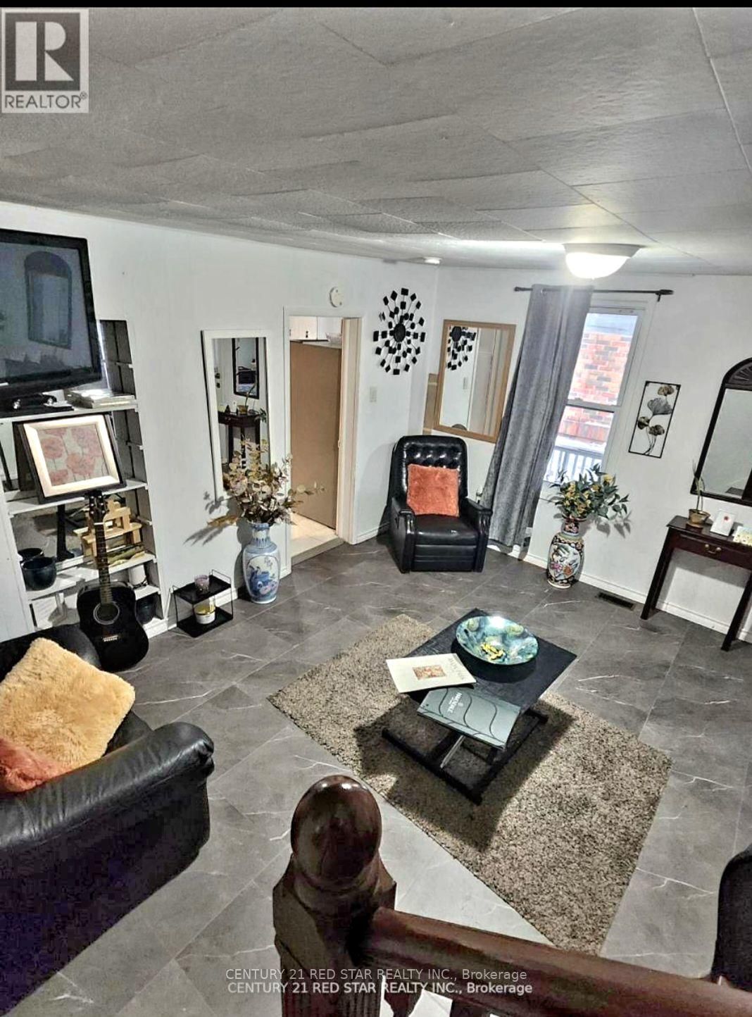 436 Elliott Street W