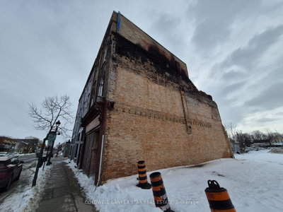 58 Talbot Street E — photo 2