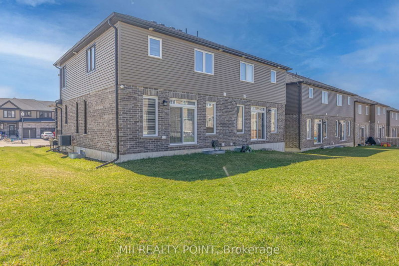 145 Links Cres, Woodstock, N4T 0K7 | Image 3
