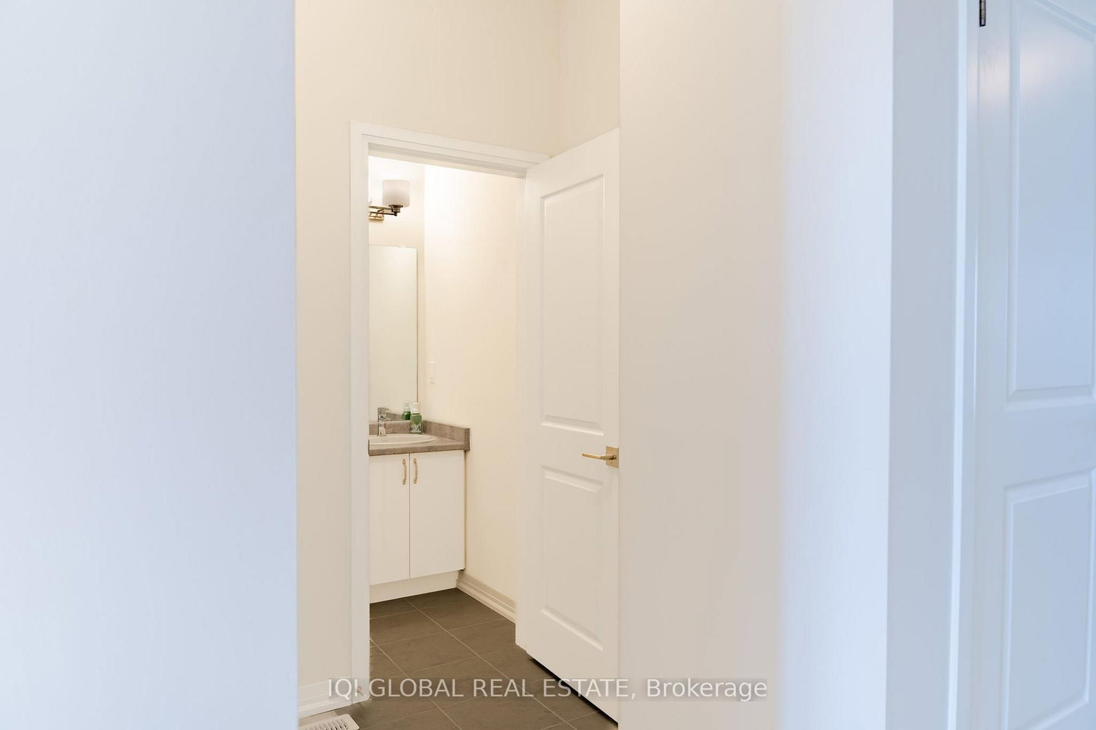 660 Colborne St. West Street W, Unit 17 - Photo 15