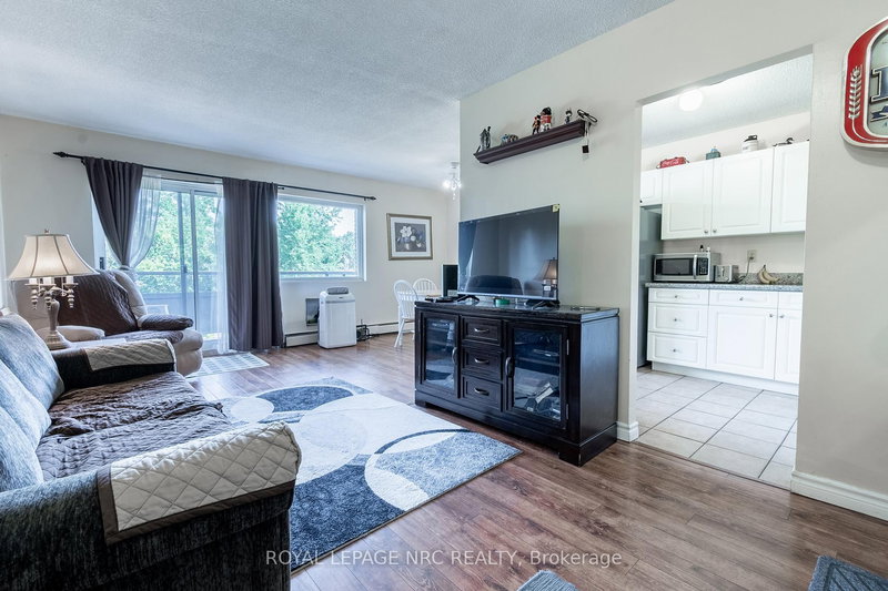 316 - 242 Oakdale Ave, St. Catharines, L2P 3K5 | Image 2