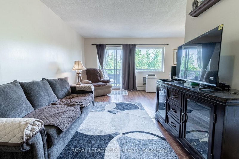 316 - 242 Oakdale Ave, St. Catharines, L2P 3K5 | Image 3