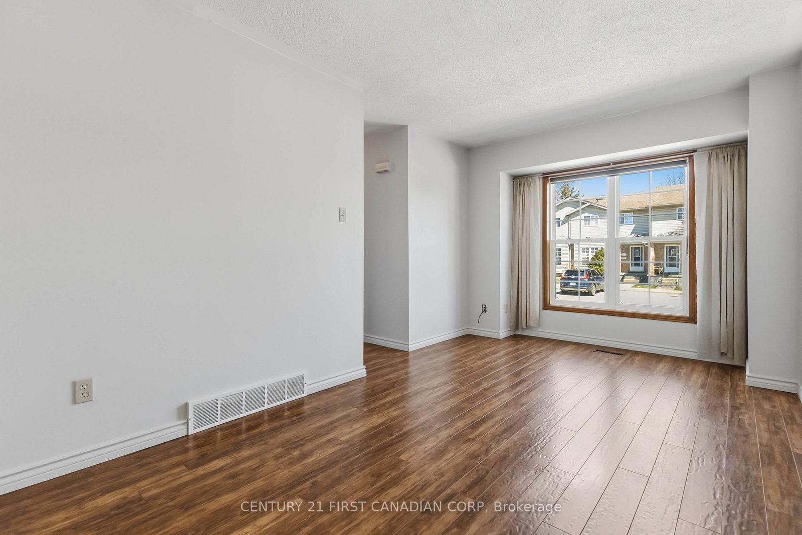 Townhouse for sale at 7-1920 MARCONI Boulevard, London East, Ontario, N5V 4X8 - East I - MLS: X12988022