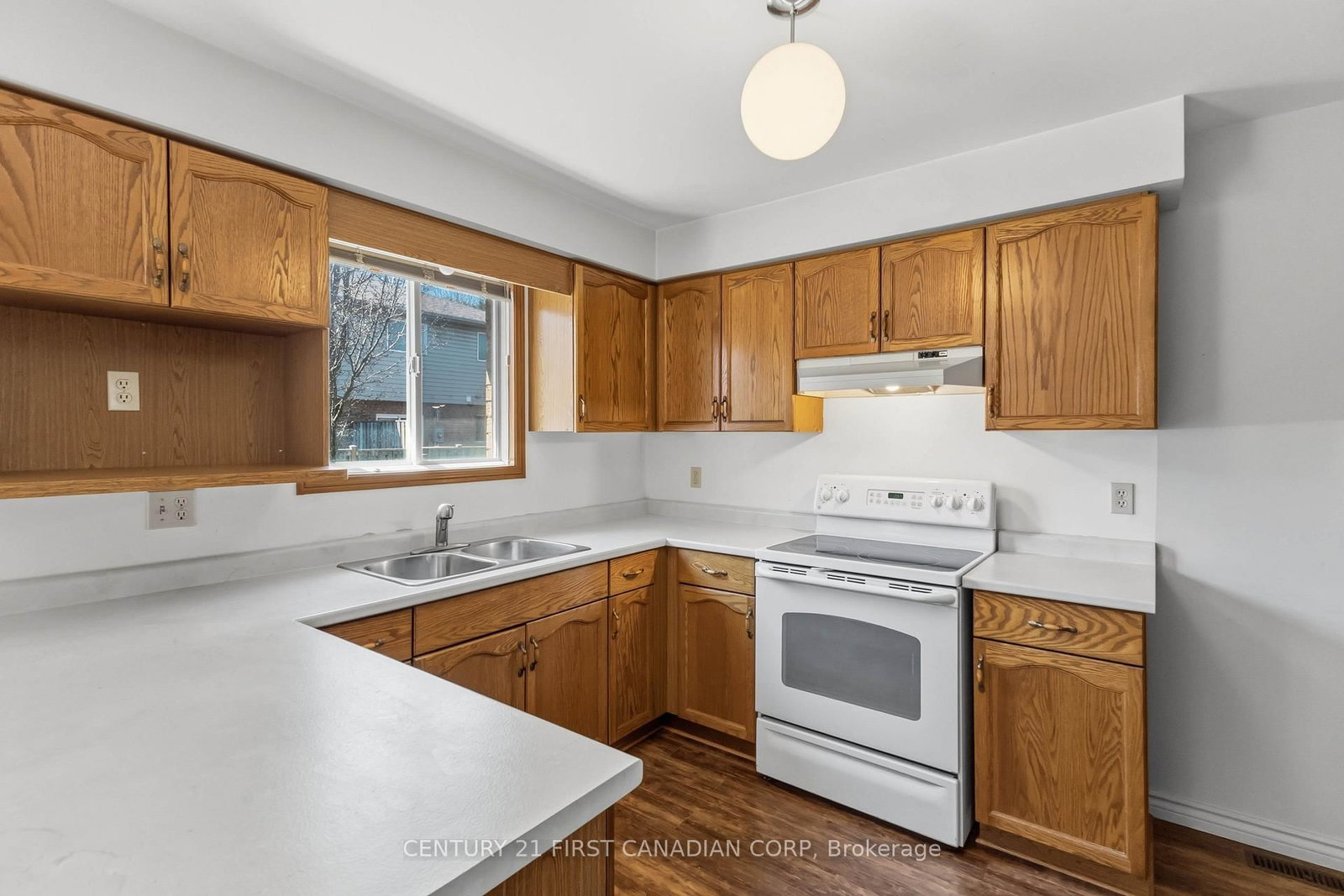 Townhouse for sale at 7-1920 MARCONI Boulevard, London East, Ontario, N5V 4X8 - East I - MLS: X12988022