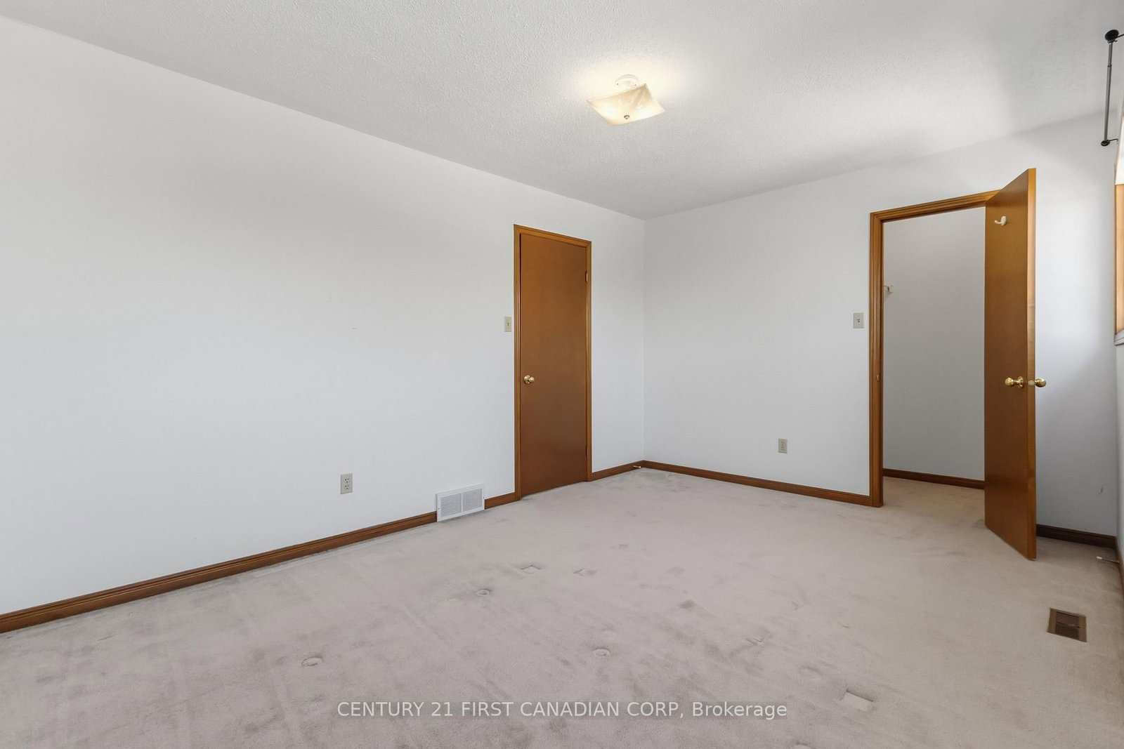 Townhouse for sale at 7-1920 MARCONI Boulevard, London East, Ontario, N5V 4X8 - East I - MLS: X12988022