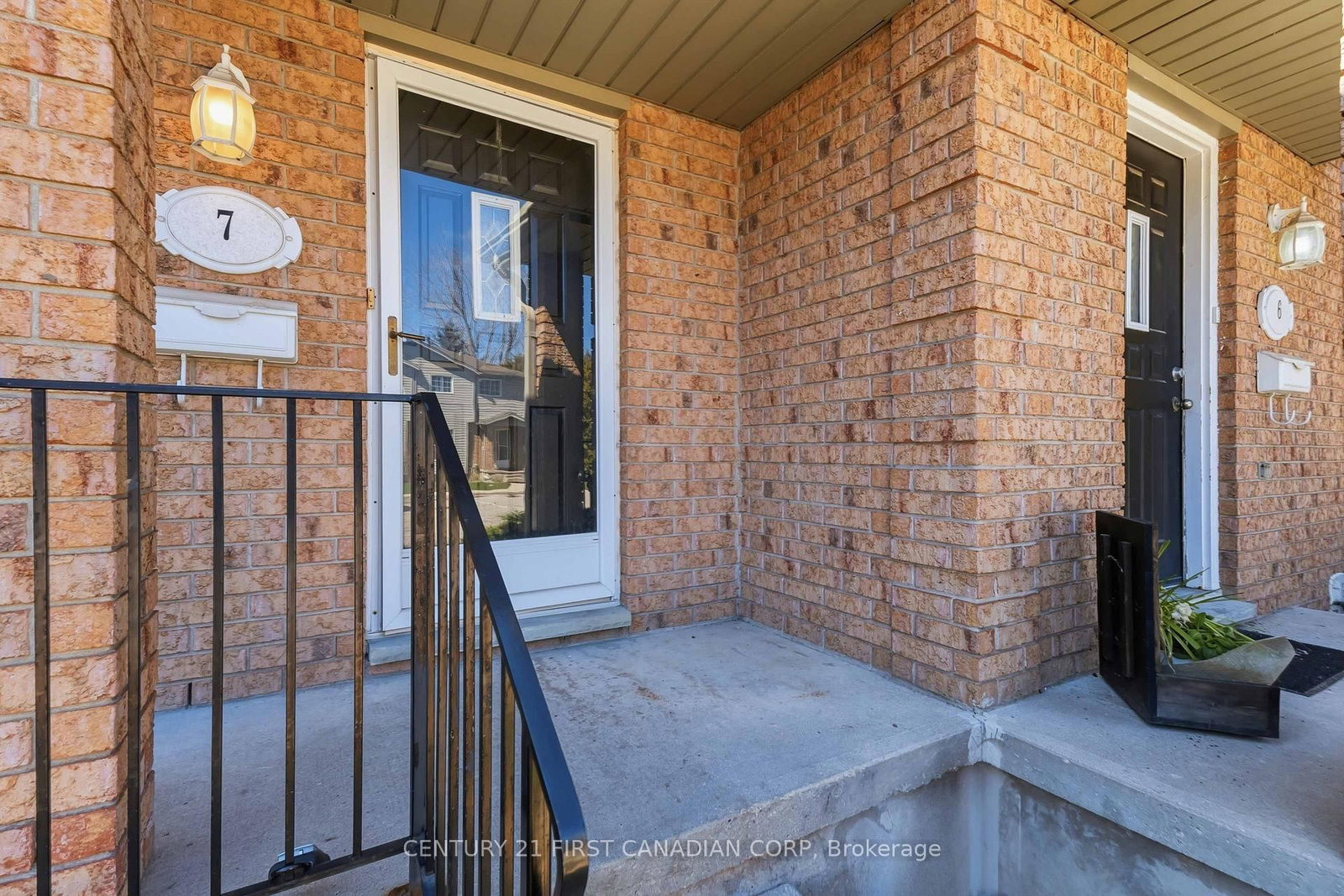 Townhouse for sale at 7-1920 MARCONI Boulevard, London East, Ontario, N5V 4X8 - East I - MLS: X12988022