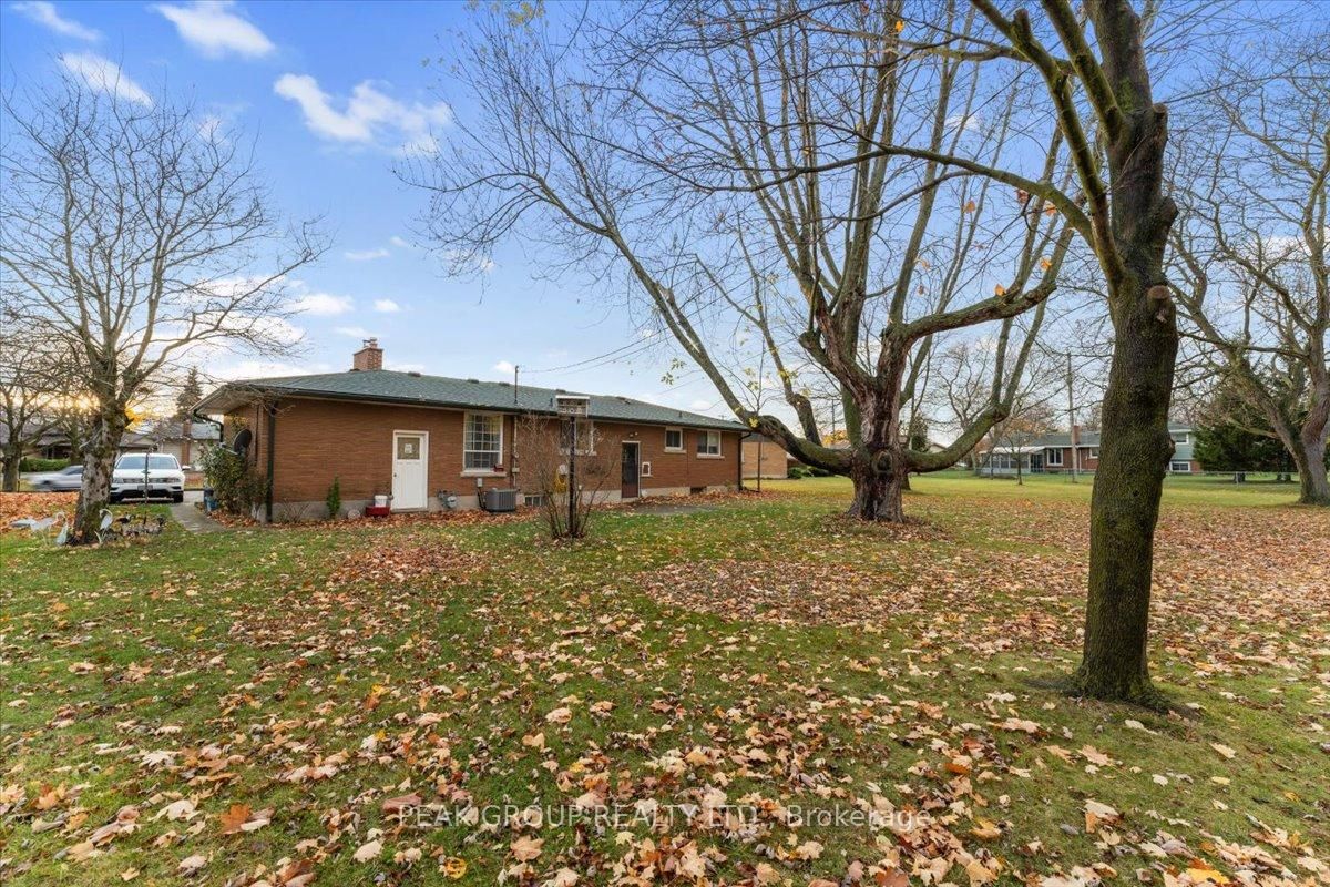 Detached House for sale at 18 Karen Crescent, Welland, Ontario, L3C 2Y6 - Prince Charles - MLS: X12988178