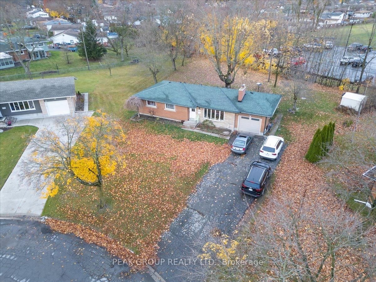 Detached House for sale at 18 Karen Crescent, Welland, Ontario, L3C 2Y6 - Prince Charles - MLS: X12988178